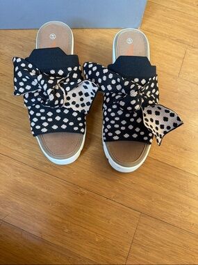 bernie mev. Black and Tan Polka Dot Bow Slide Mules 10.5